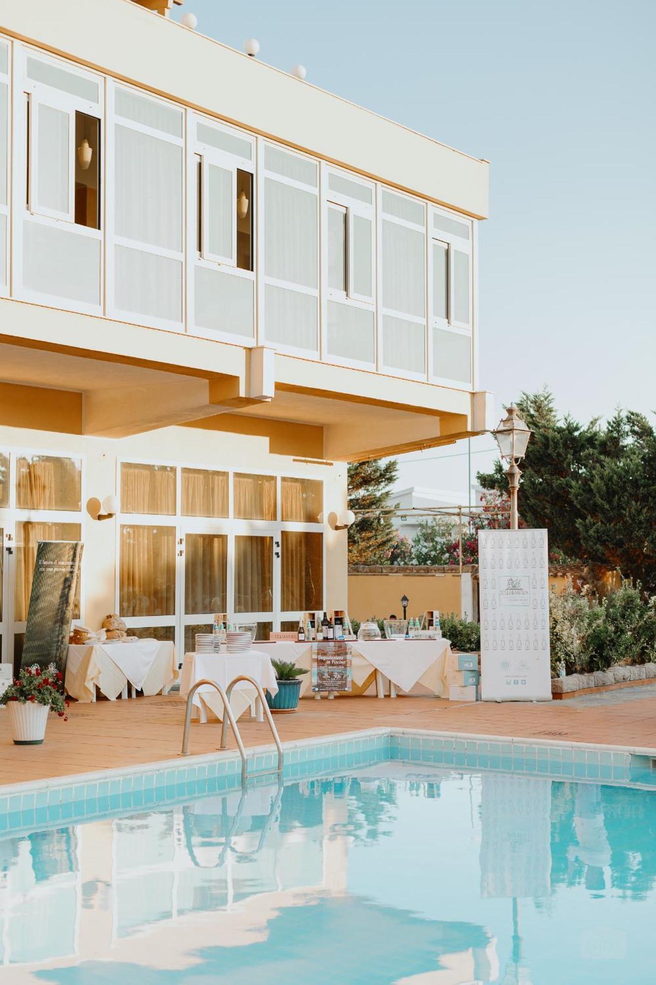 Malaspina Hotel & Resort บอซา ภายนอก รูปภาพ
