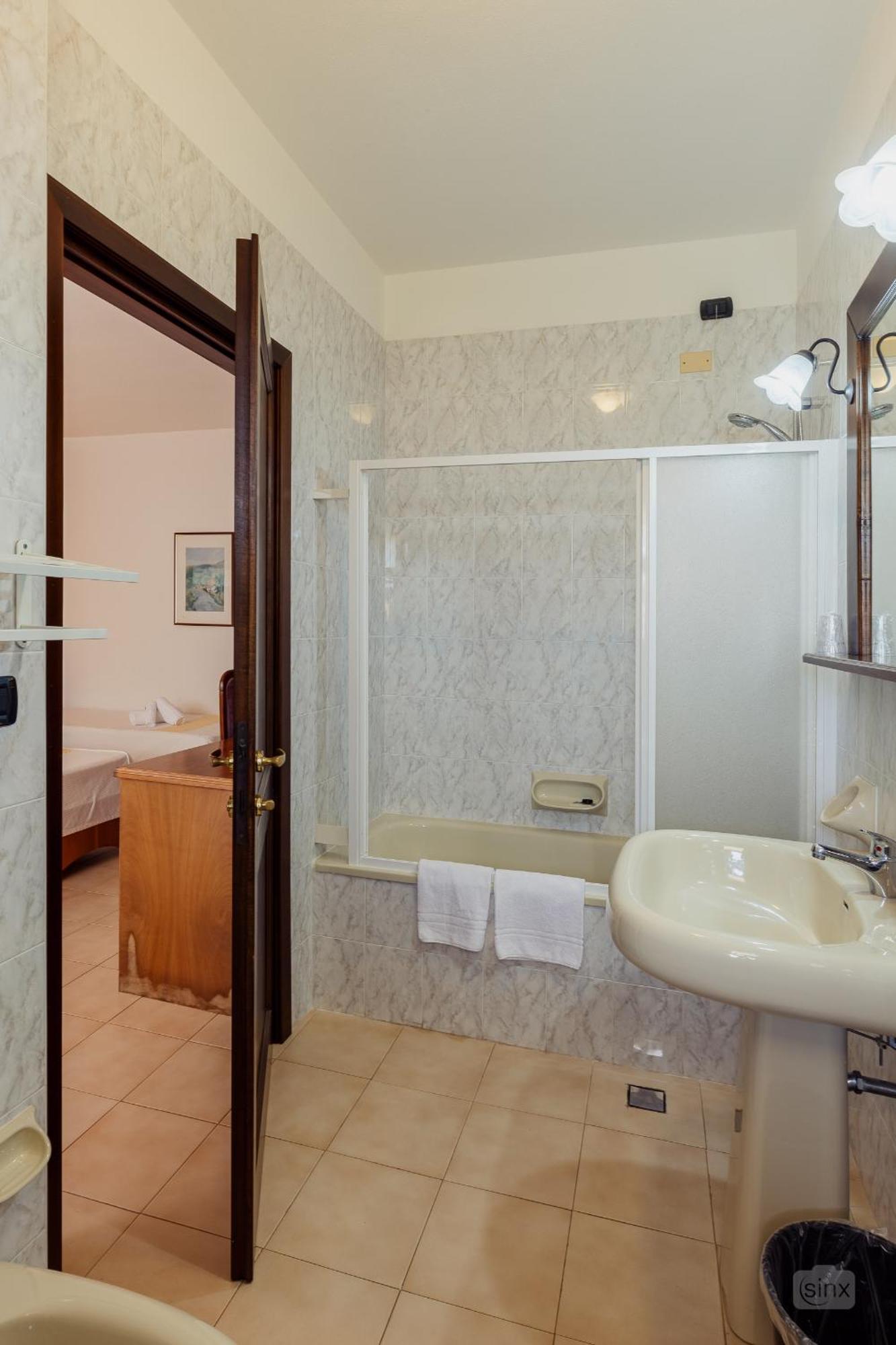 Malaspina Hotel & Resort บอซา ภายนอก รูปภาพ