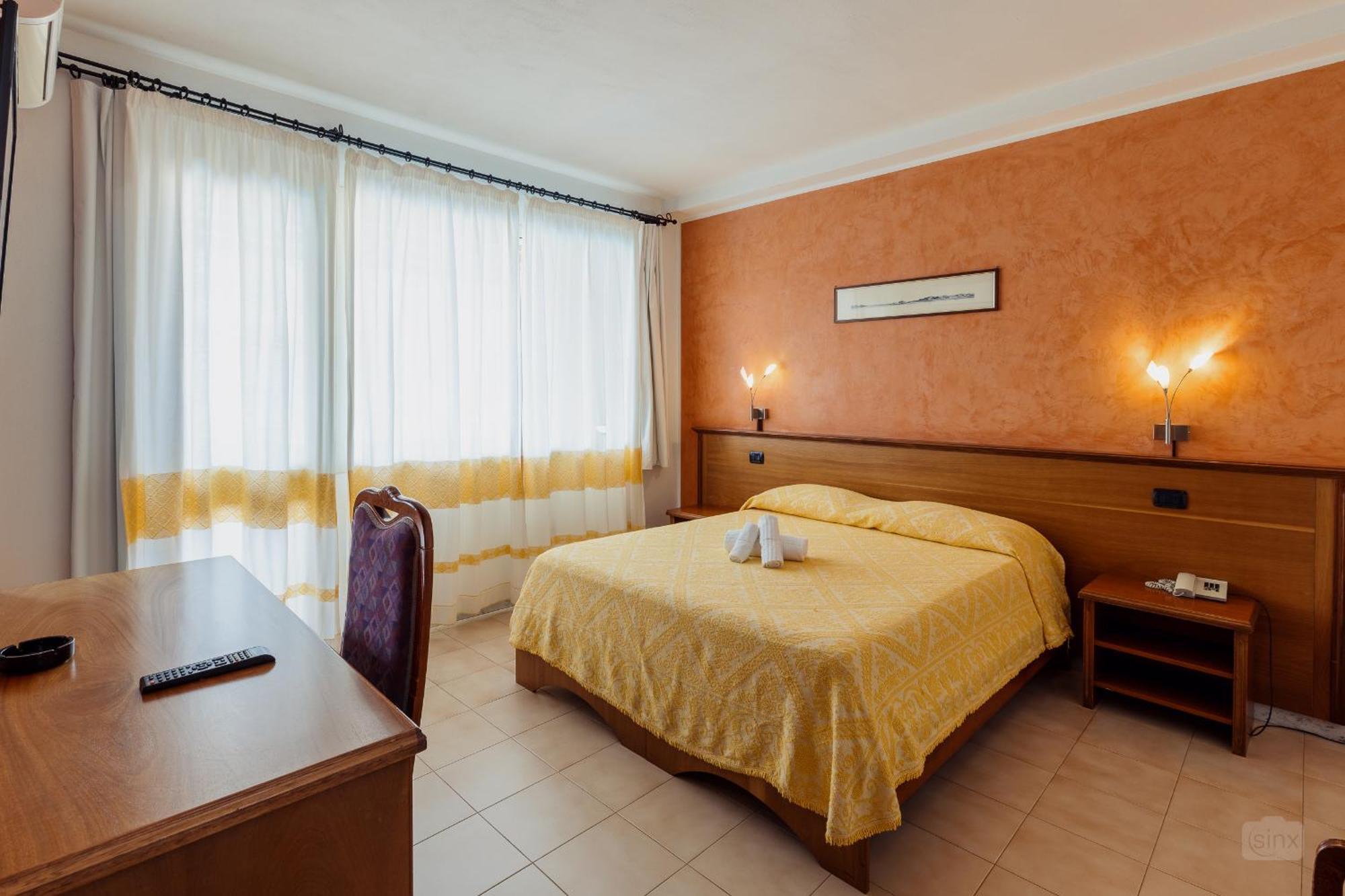 Malaspina Hotel & Resort บอซา ภายนอก รูปภาพ